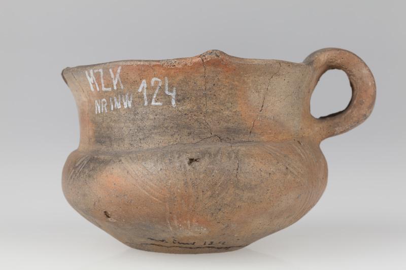 naczynie profilowane z uszkiem 