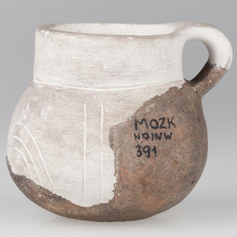 małe naczynie gliniane 