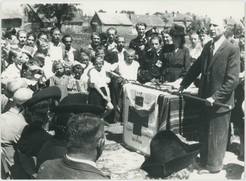 Zdjęcia reportażowe z uroczystości wręczenia sztandaru PCK w Koźminku