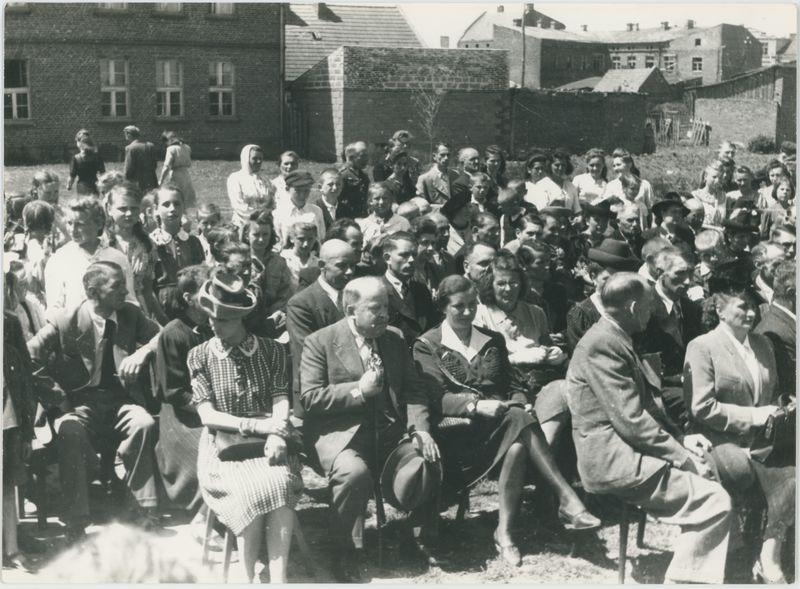 Zdjęcia reportażowe z uroczystości wręczenia sztandaru PCK w Koźminku