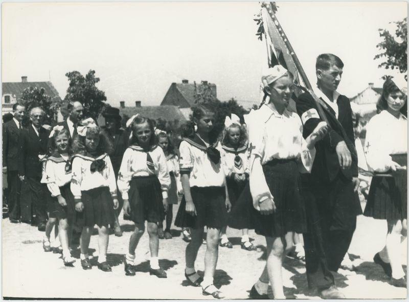 Zdjęcia reportażowe z uroczystości wręczenia sztandaru PCK w Koźminku