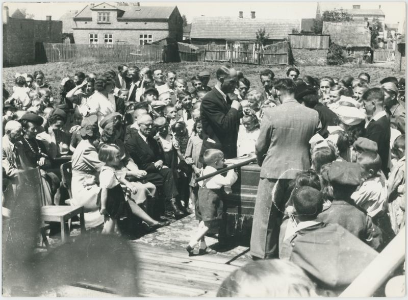 Zdjęcia reportażowe z uroczystości wręczenia sztandaru PCK w Koźminku