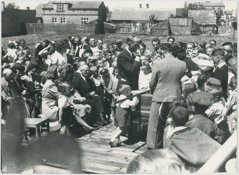 Zdjęcia reportażowe z uroczystości wręczenia sztandaru PCK w Koźminku