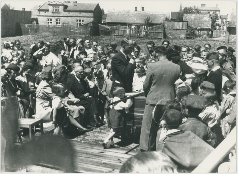 Zdjęcia reportażowe z uroczystości wręczenia sztandaru PCK w Koźminku