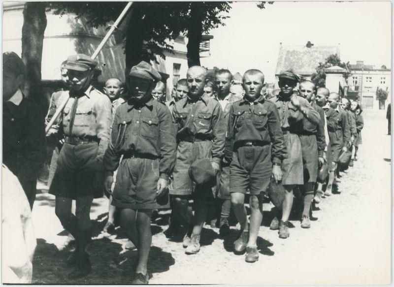 Zdjęcia reportażowe z uroczystości wręczenia sztandaru PCK w Koźminku