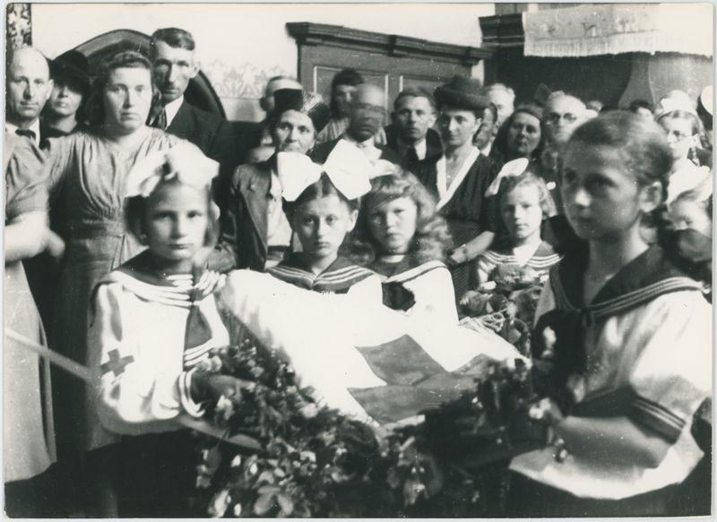 Zdjęcia reportażowe z uroczystości wręczenia sztandaru PCK w Koźminku