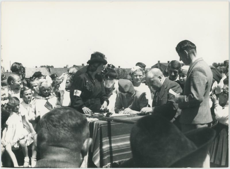 Zdjęcia reportażowe z uroczystości wręczenia sztandaru PCK w Koźminku