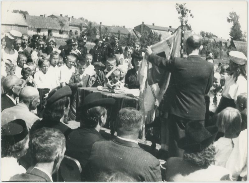 Zdjęcia reportażowe z uroczystości wręczenia sztandaru PCK w Koźminku