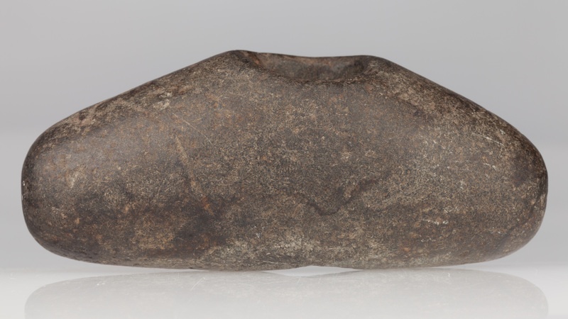 Toporek kamienny w rzucie poziomym prostokątny o płaskim ostrzu