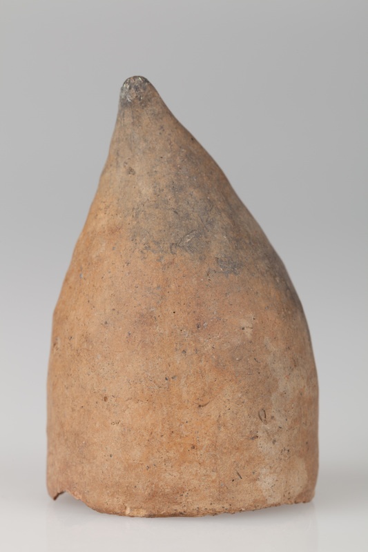 Rożek gliniany o barwie beżowo - szarej