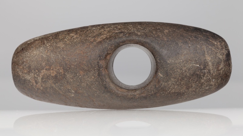 Toporek kamienny w rzucie poziomym prostokątny o płaskim ostrzu