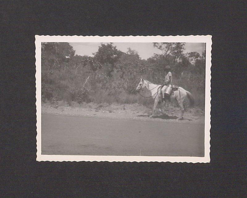 Człowiek jadący konno