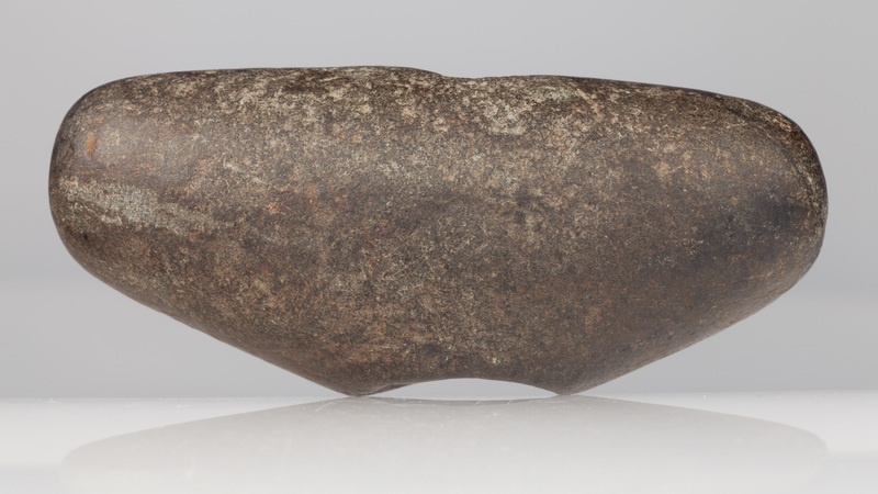 Toporek kamienny w rzucie poziomym prostokątny o płaskim ostrzu