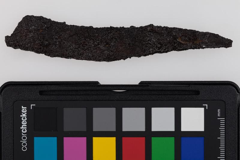 Nóż żelazny o łukowatym ostrzu