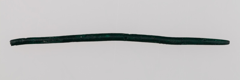 Fragment szpili brązowej