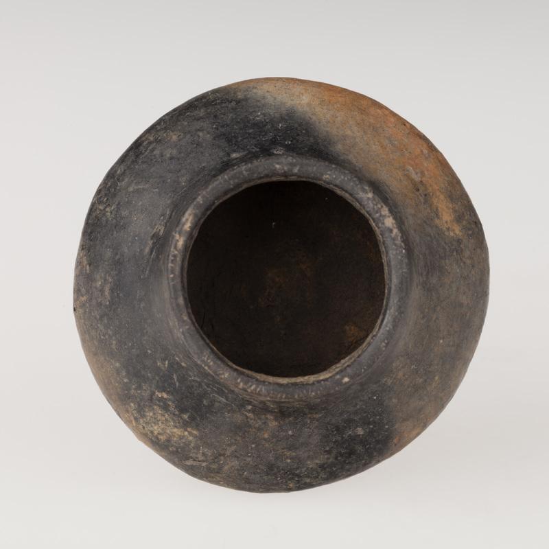 Miniaturowa czarka kształtu dwustożkowatego