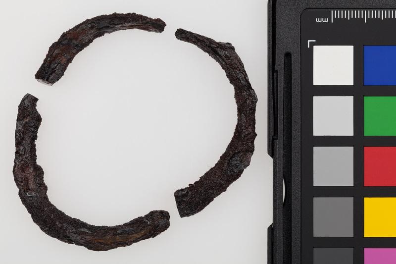 Para bransolet kolistych z końcami dochodzącymi do siebie