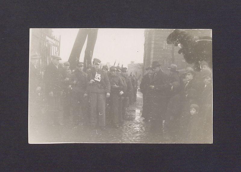 17 rocznica powstania wielkopolskiego w Zdziechowie. Zwycięska drużyna harcerska w marszu szlakiem powstańczym.