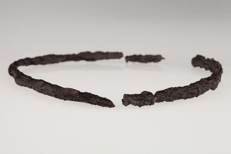 Naszyjnik żelazny, okrągły, tordowany