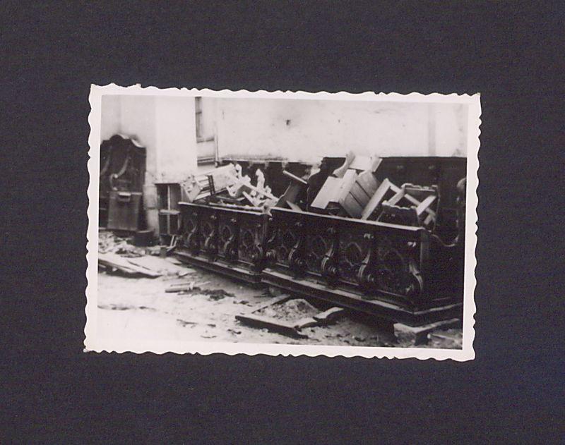 Gnieźnieńska katedra. Wnętrze po spaleniu.