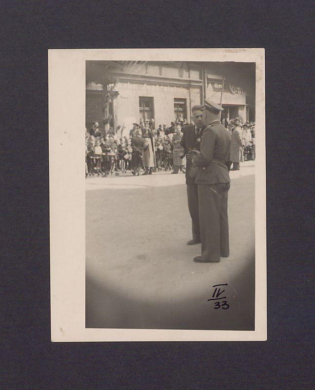 Zbliżenie na uczestników spotkania z Bolesławem Bierutem w Gnieźnie.