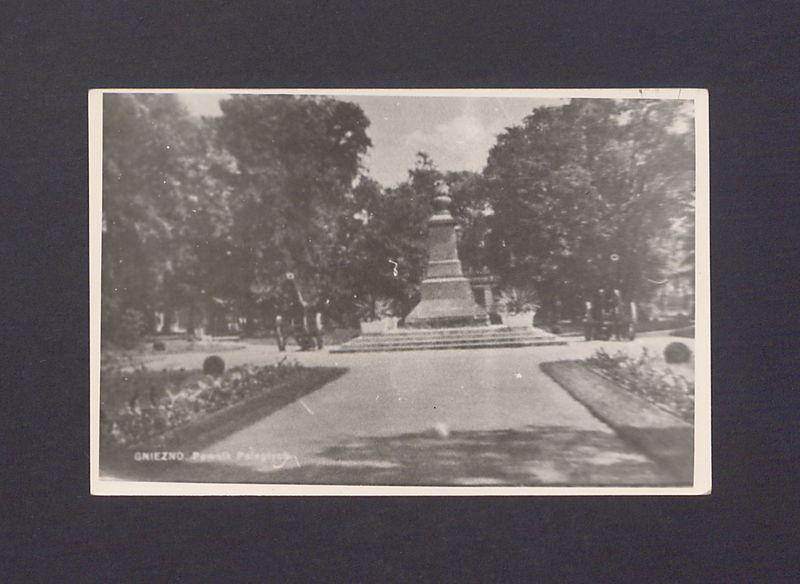 Pomnik Poległych Bohaterów.