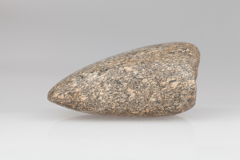 Fragment siekierki kamiennej czterościennej