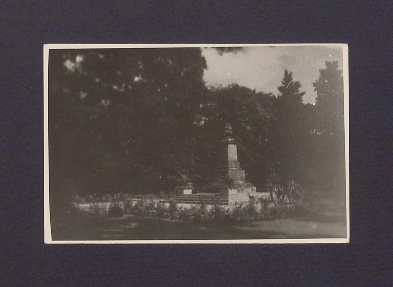 Pomnik Poległych Bohaterów.
 
