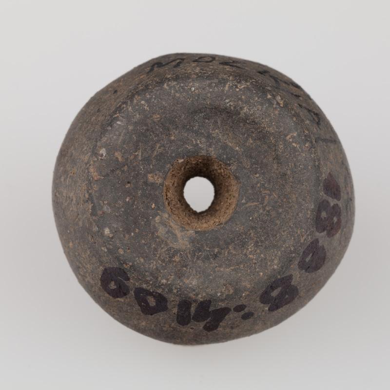 Przęślik gliniany dwustożkowaty z otworem