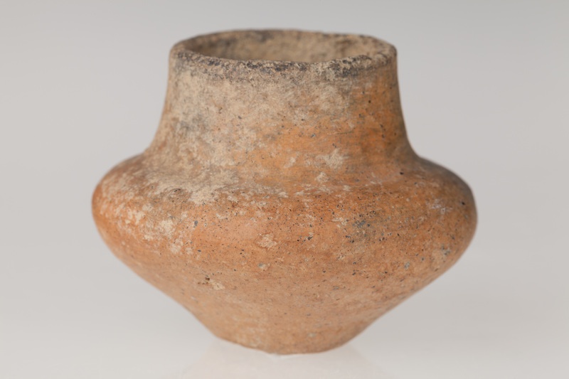 Miniaturowe naczynie w kształcie wazy dwustożkowej