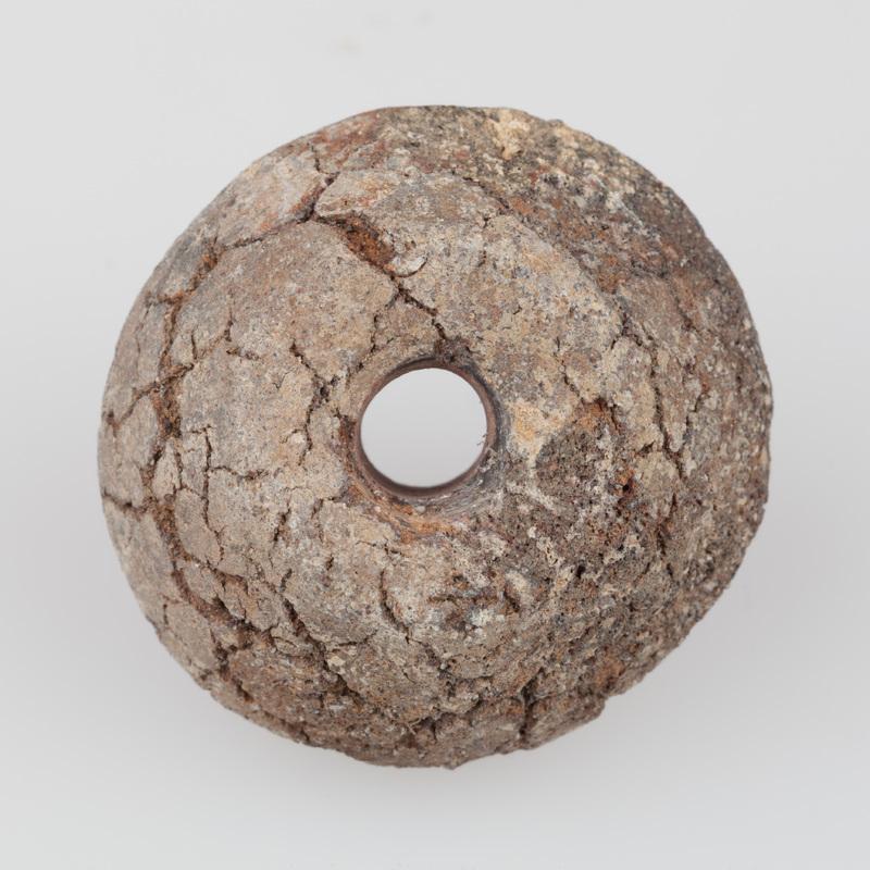 Przęślik gliniany dwustożkowaty, zdeformowany (przepalony)