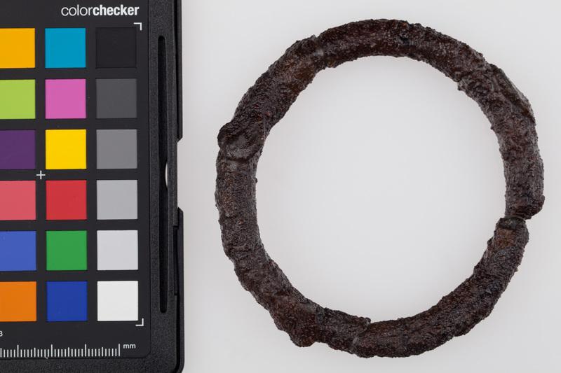 Para bransolet kolistych z końcami dochodzącymi do siebie