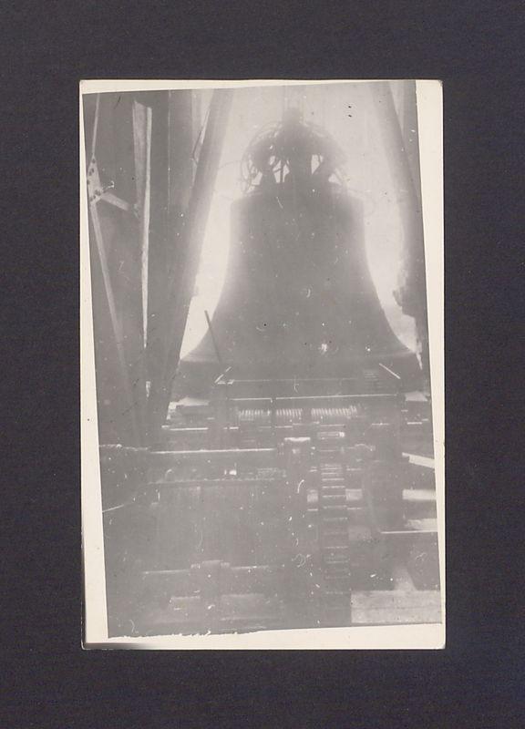 Dzwon „Wojciech” posadowiony na wieży katedry.