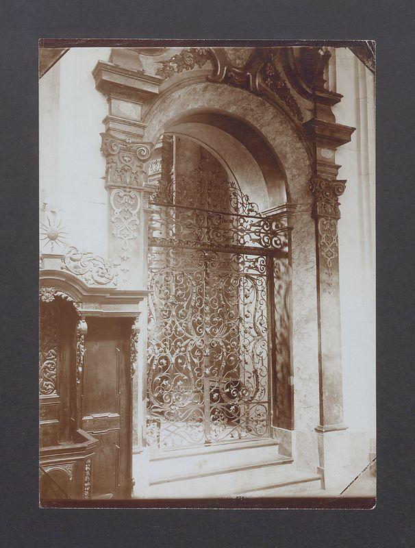 Krata w kaplicy Potockich w katedrze.