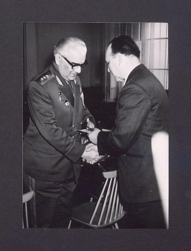 Wizyta żołnierzy radzieckich. Komitet Miejski PZPR.