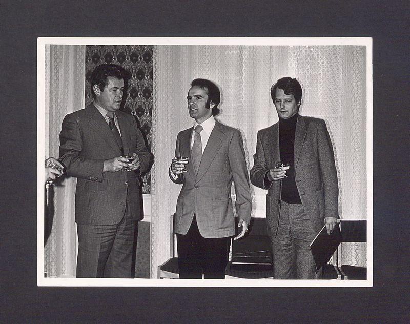 Podpisanie porozumienia z Filharmonią Poznańską w Gnieźnie w Pałacu Ślubów. Z lewej Henryk Jankowski, pierwszy sekretarz PZPR w Gnieźnie.