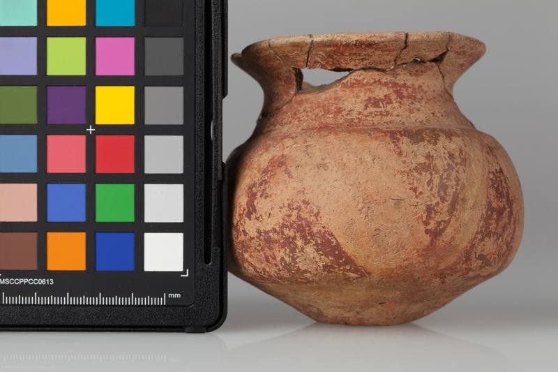 Malowana czarka o baniastym brzuścu