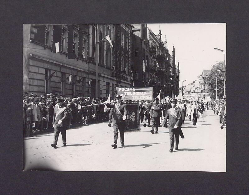 1 Maja 1972 r. w Gnieźnie. Ul. Chrobrego.