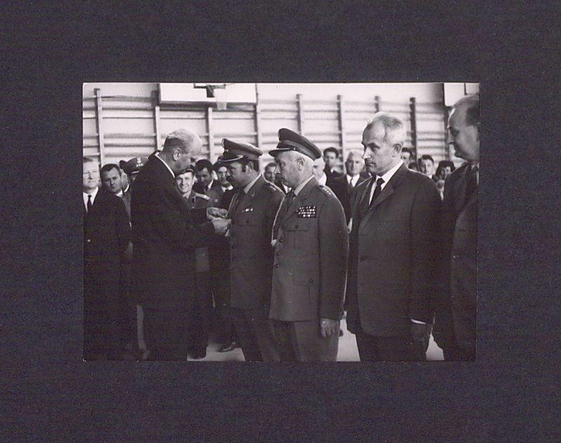 25-lecie Polskiej Rzeczypospolitej Ludowej. Odznaczanie zasłużonych dla PRL.