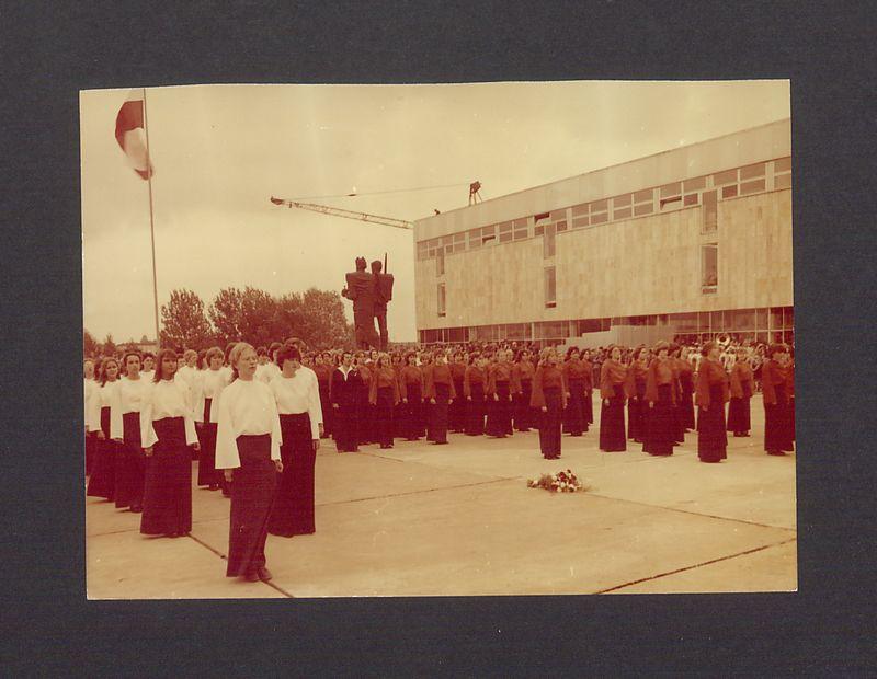 Inauguracja Roku Szkolnego 1978/1979 na szkolno-muzealnym placu.