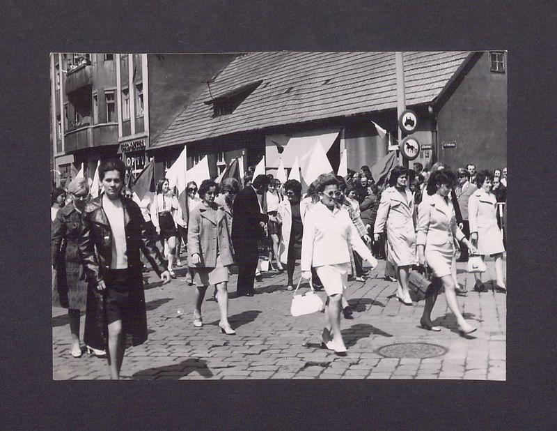 1 Maja 1972 r. w Gnieźnie. Ul. Chrobrego.