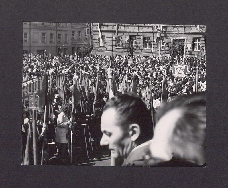 1 Maja 1972 r. w Gnieźnie. Rynek.