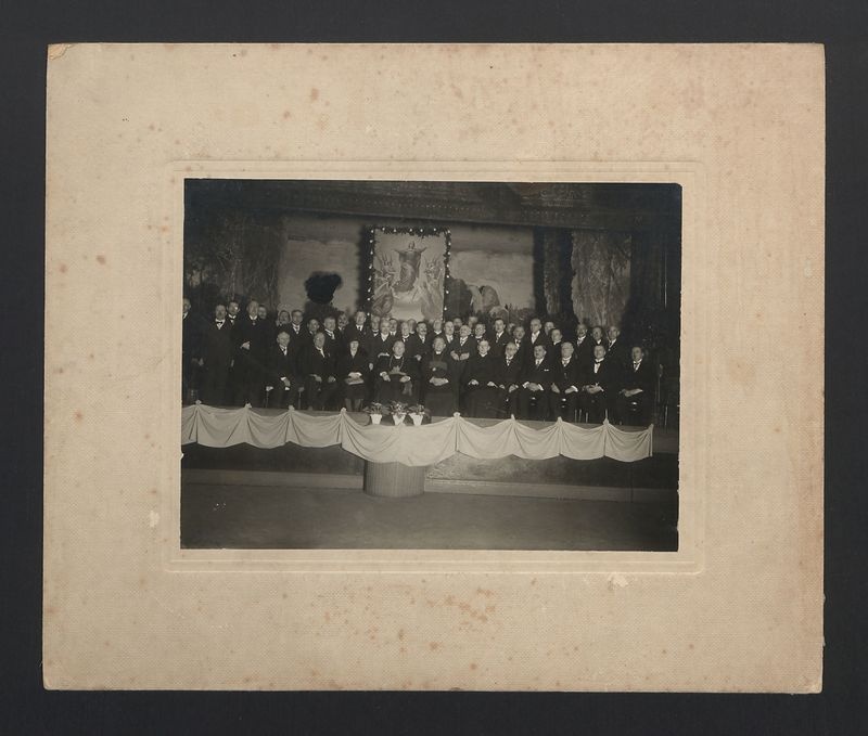 Biskup Antoni Laubitz (w środku) na uroczystości.