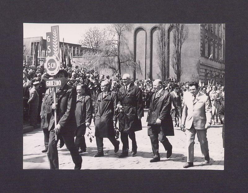 1 Maja 1972 r. w Gnieźnie. Ul. Chrobrego.