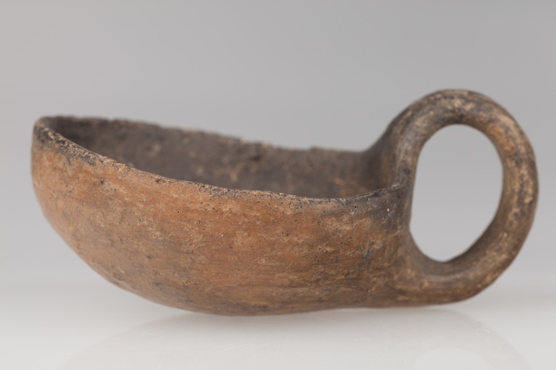 Czerpak półkulisty z taśmowatym uchem