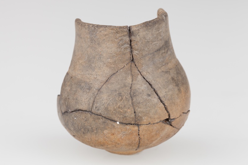 Miniaturowa waza z baniastym brzuścem