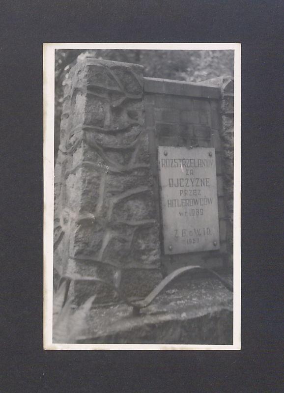 Pomnik poświęcony rozstrzelanym za Ojczyznę przez hitlerowców w 1939 r., ZBoWiD, 1959 r.