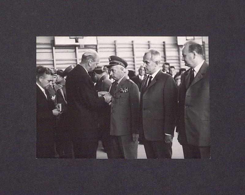 25-lecie Polskiej Rzeczypospolitej Ludowej. Odznaczanie zasłużonych dla PRL.