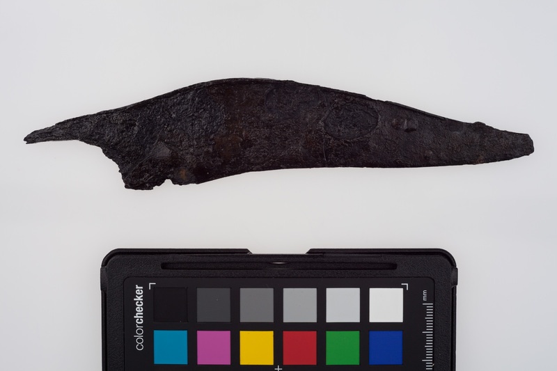 Nóż żelazny z łukowatym ostrzem