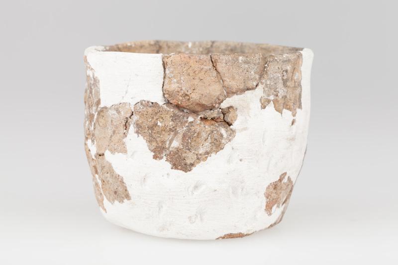 Kubek ornamentowany odciskami palca